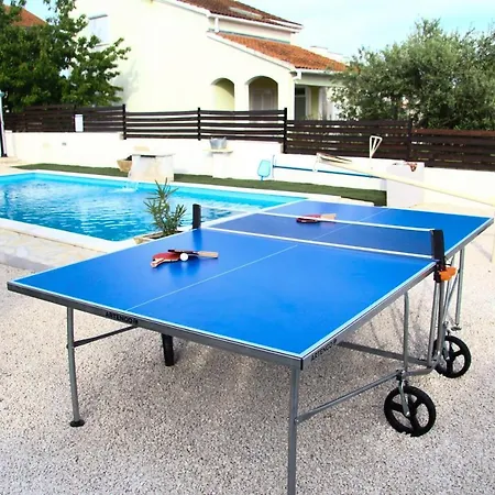 House With A Pool Eva Polaca