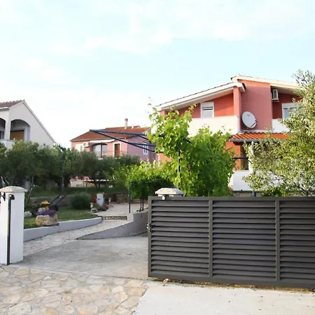 Vila House With A Pool Eva Polaca