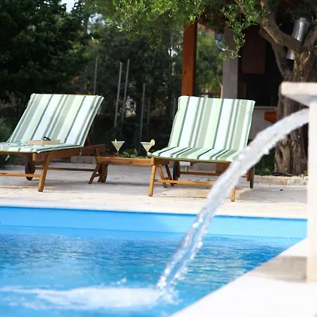 Vila House With A Pool Eva Polaca