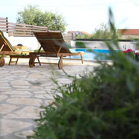 House With A Pool Eva Polaca