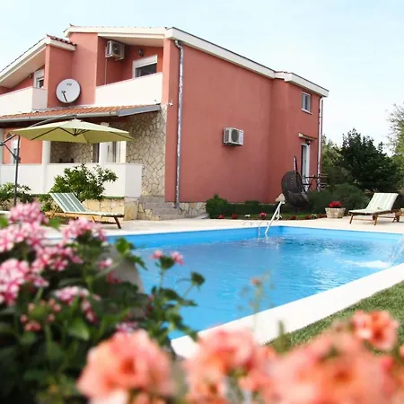 Villa House With A Pool Eva Polaca